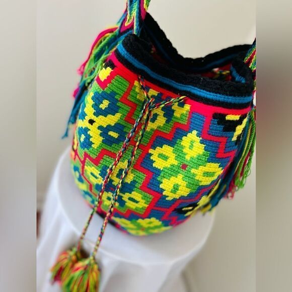 HANDMADE AUTHENTIC WAYUU COLUMBIAN BUCKET BAG - Picture 4 of 9